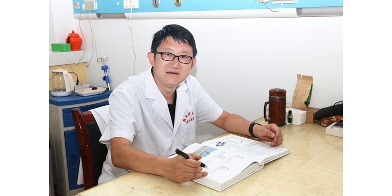 吳瑞峰    骨科主任醫(yī)師